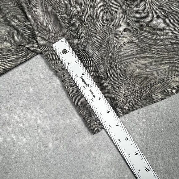 Lululemon Pace Breaker Shorts Mens Size Large Yellow Inseam 7 in No Liner - Picture 7 of 11